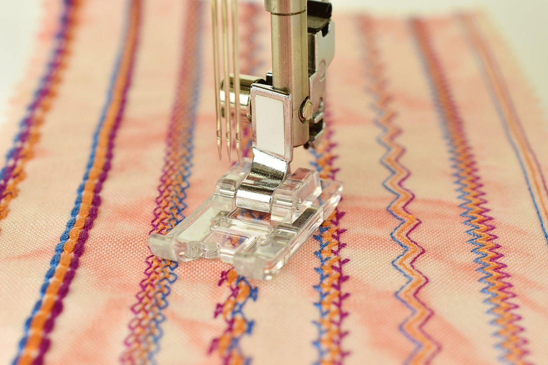 Лапка для пришивания резинки на швейной машине