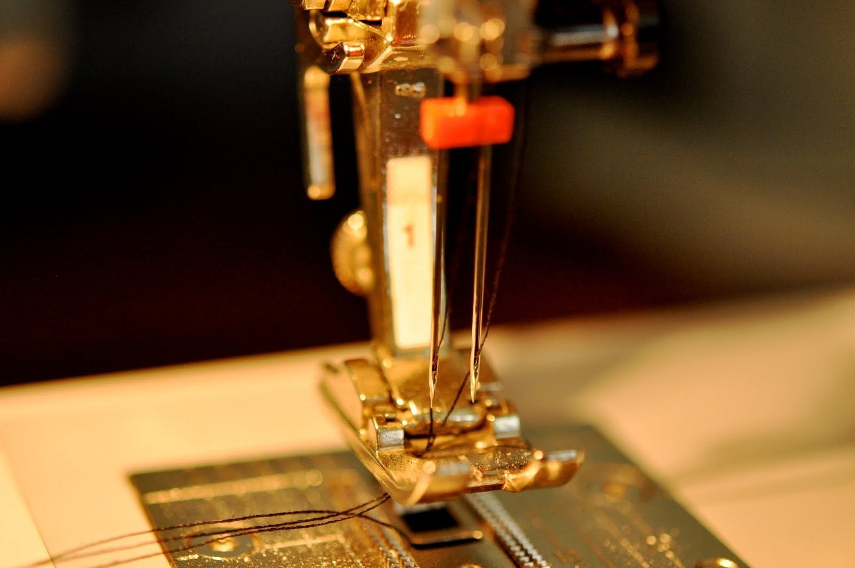 Какие нитки нужны для швейных машин: как выбрать, толщина, самые прочные