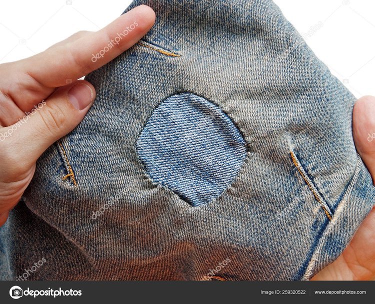 Как зашить дырку на джинсах на машинке и вручную: пошаговая инструкция