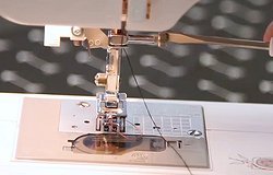 Швейная машинка не шьет: почему нет строчки, в чем причина и что делать