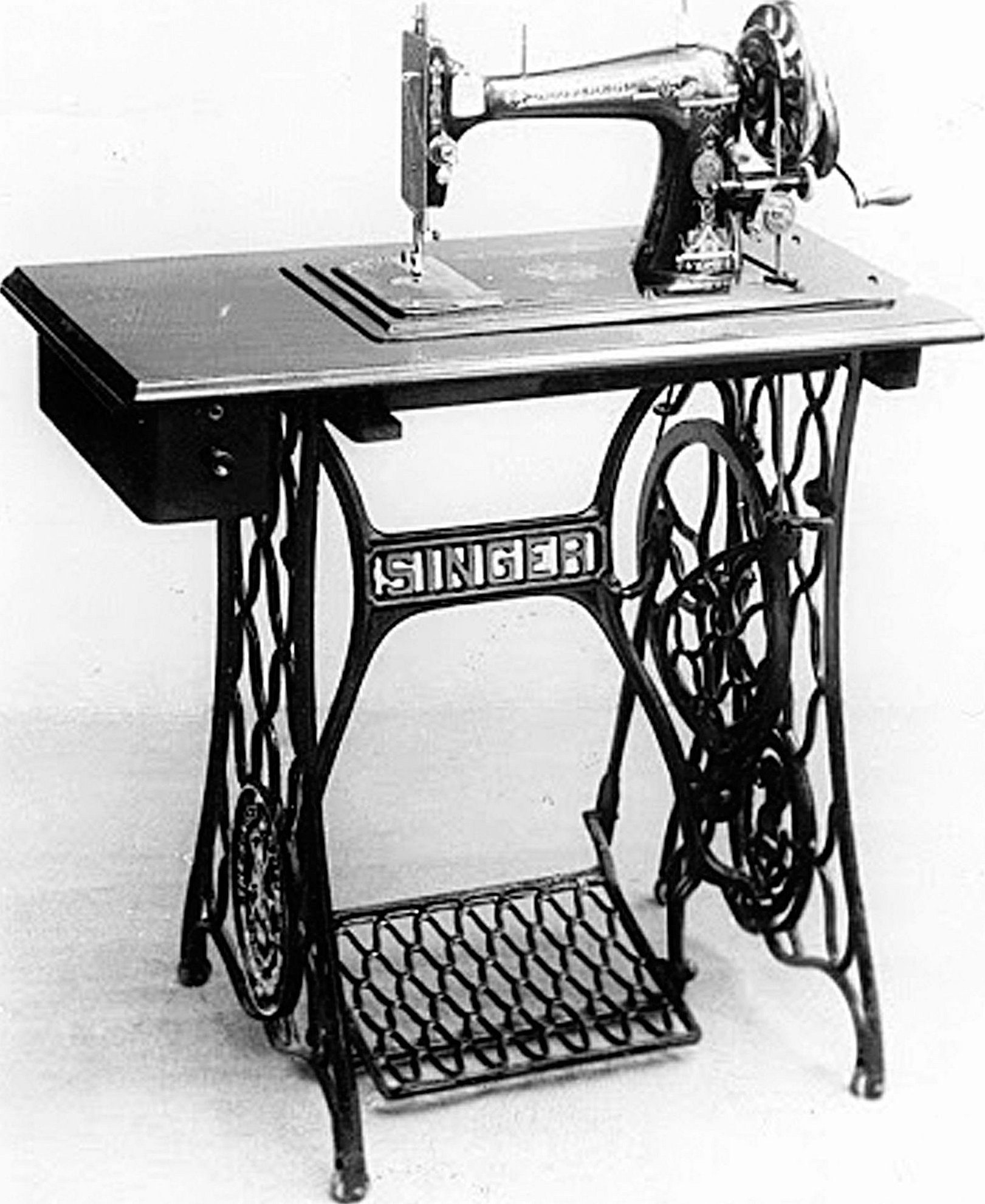 Купить ножную швейную машинку зингер. Швейная машинка (Zinger super 2001). Швейная машинка Зингер ножная. Швейная машинка Зингера 1841. Швейная машинка Зингер 1895г.
