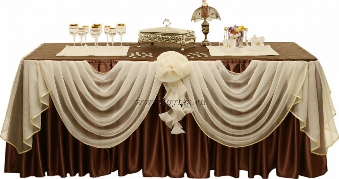 Украшение свадебного стола жениха и невесты золотой