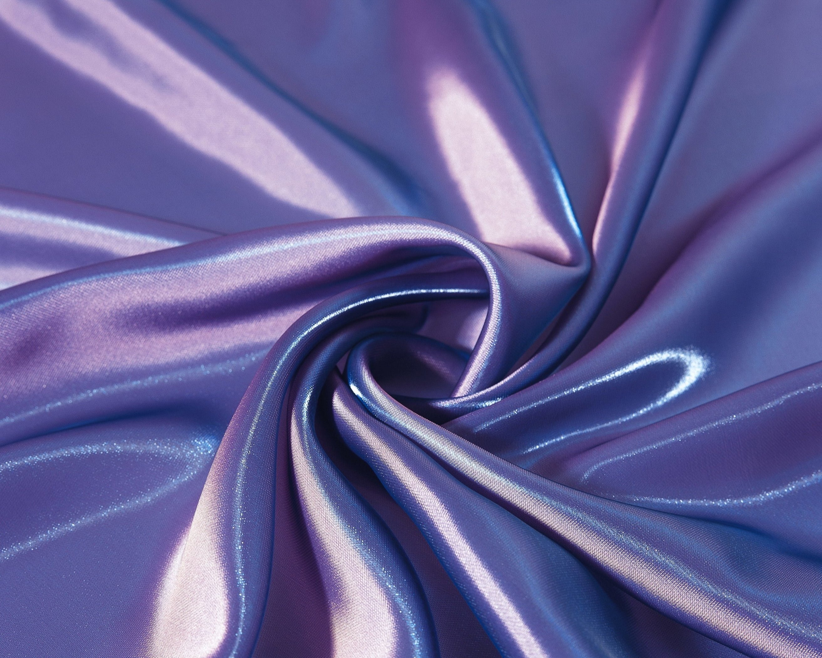 Фиолетовая атласная ткань