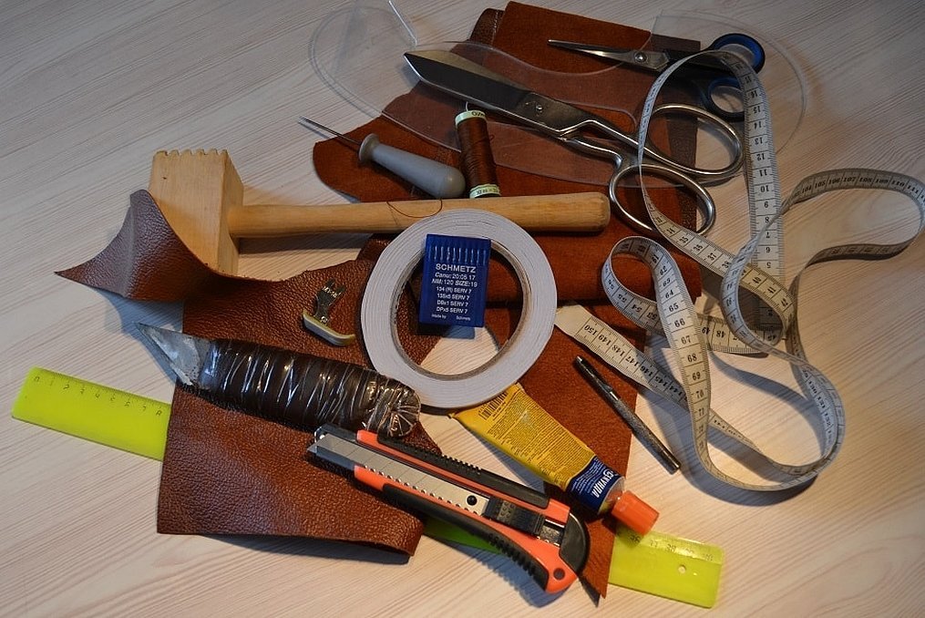Инструменты для шитья сумок из кожи