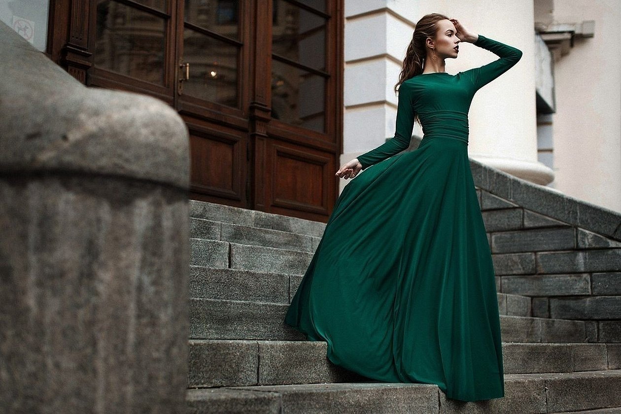 Изумрудное зеленое длинное платье