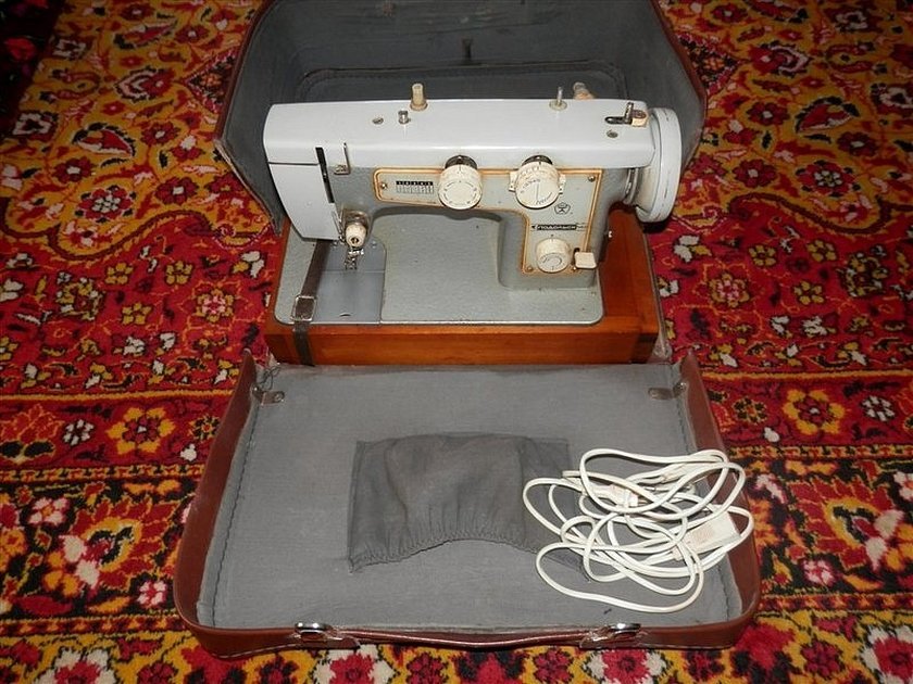 Электрическая швейная машинка чайка