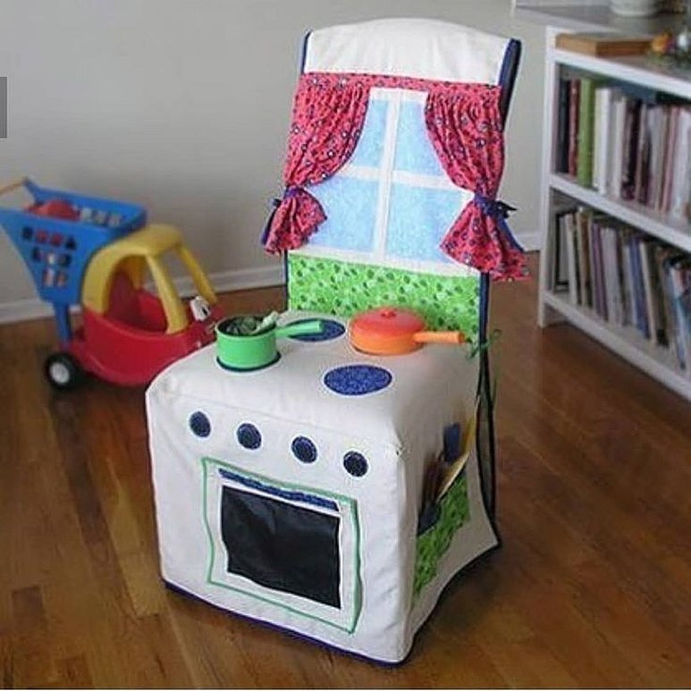 Газовая плита из стула для детских игр