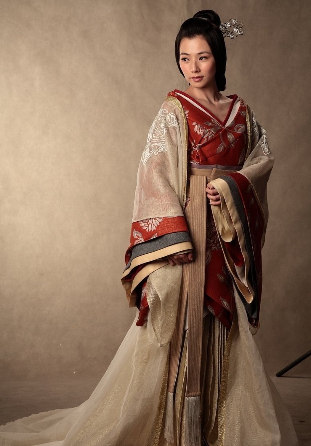 Китайский национальный женский костюм ханьфу