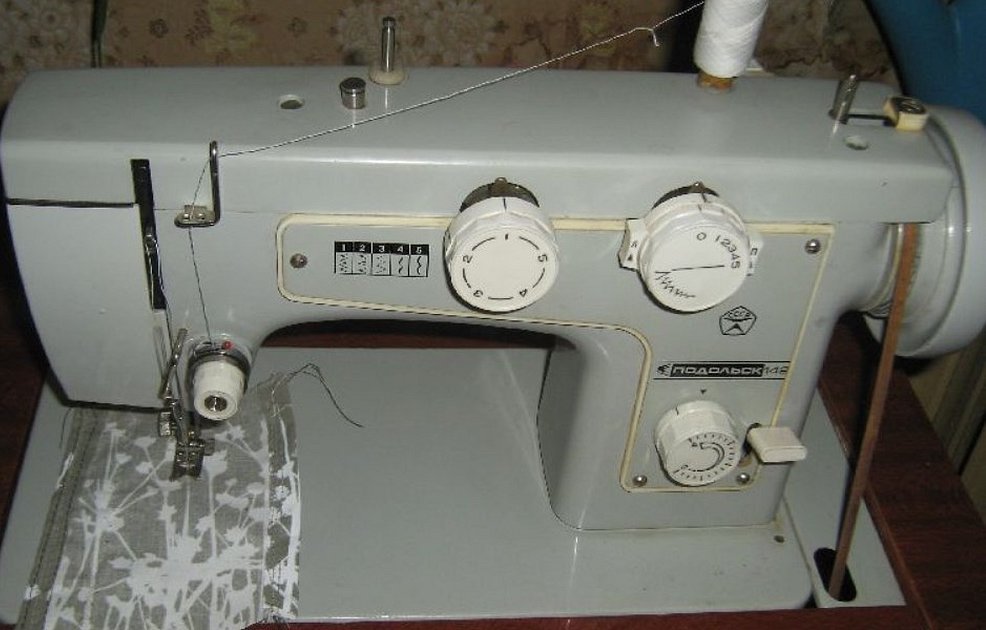 Как правильно заправлять швейную машинку чайка