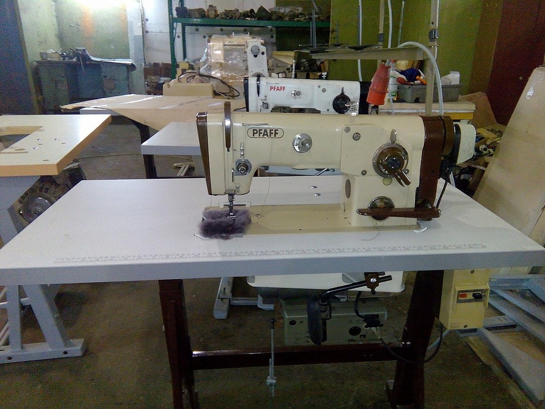 Колонковая двухигольная швейная машина pfaff