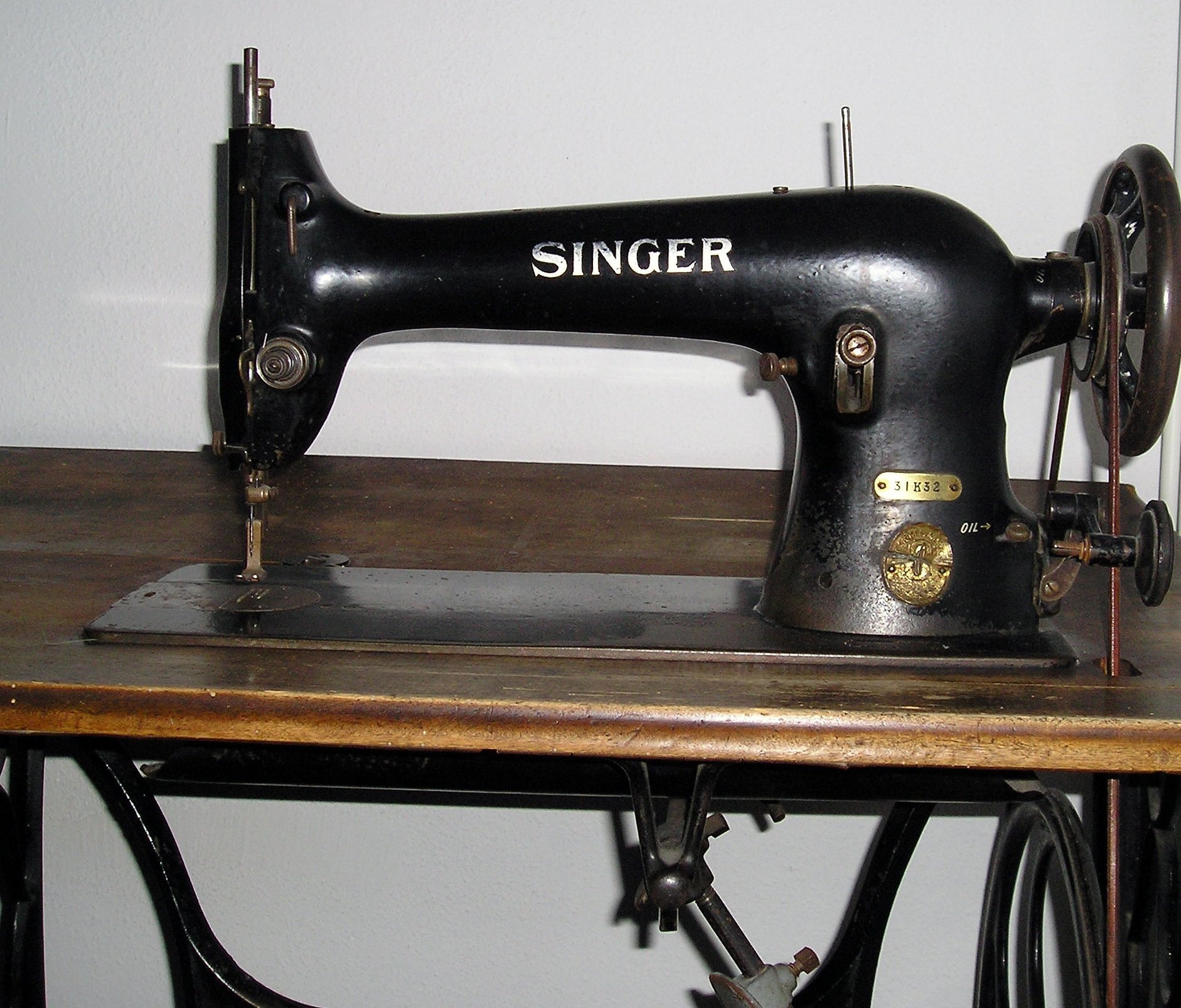 Швейная машинка симферополь. Швейная машинка Singer Зингер. Зингер 16к55. Швейная машинка (Zinger super 2001). Швейная машинка 298 Сингер.