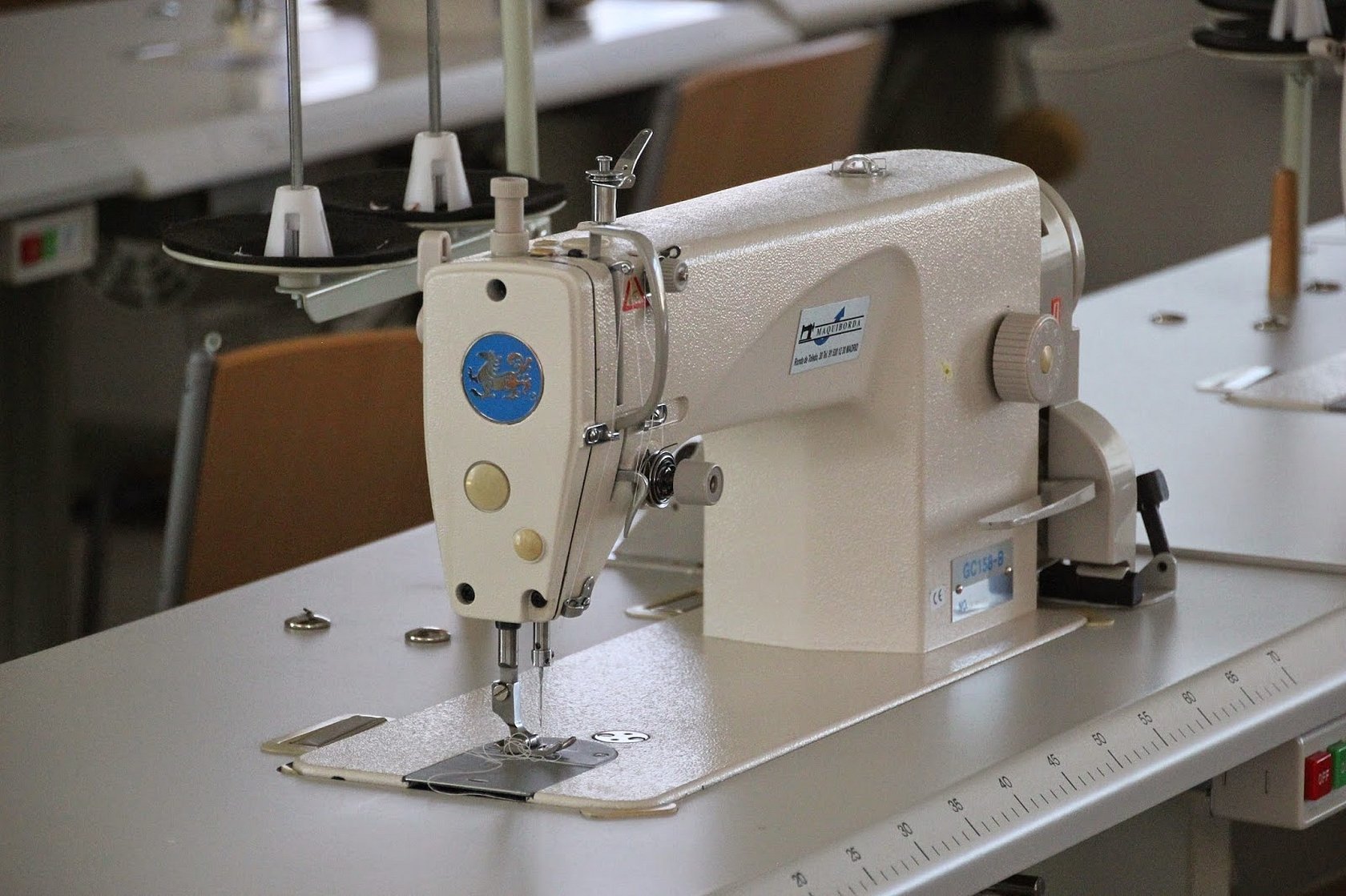 Промышленная швейная машина шагающая. Промышленная швейная машина оверлок. Промышленная швейная машина Велес. Прямострочная Промышленная швейная машина с шагающей лапкой Aurora a-0302e. Машинка для шитья.