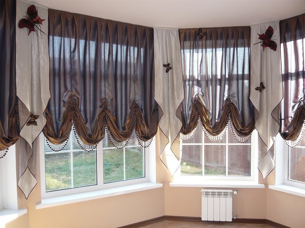 Короткие шторы в гостиную до подоконника