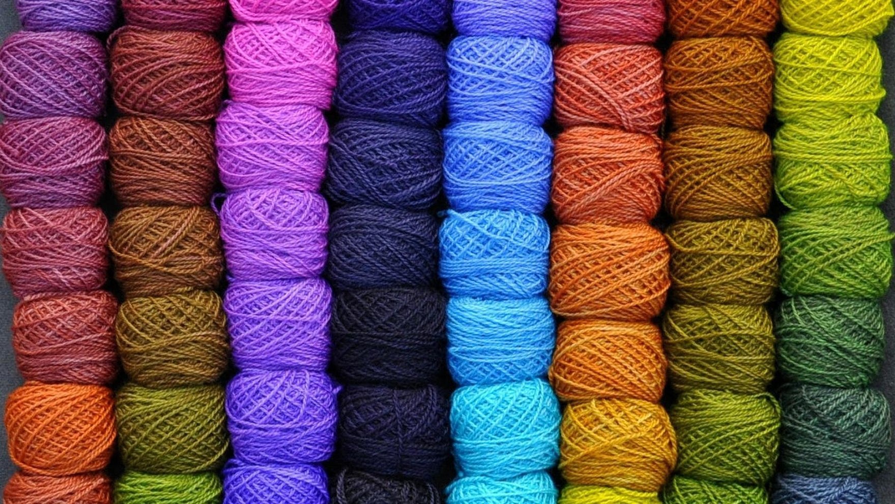 Нитки брал. Пряжа. Нитки для вязания. Разноцветные нитки для вязания. Шерстяные нитки для вязания.