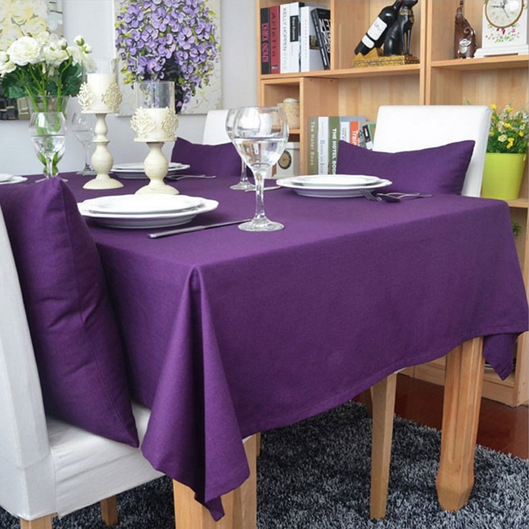 Фиолетовая скатерть с салфетками