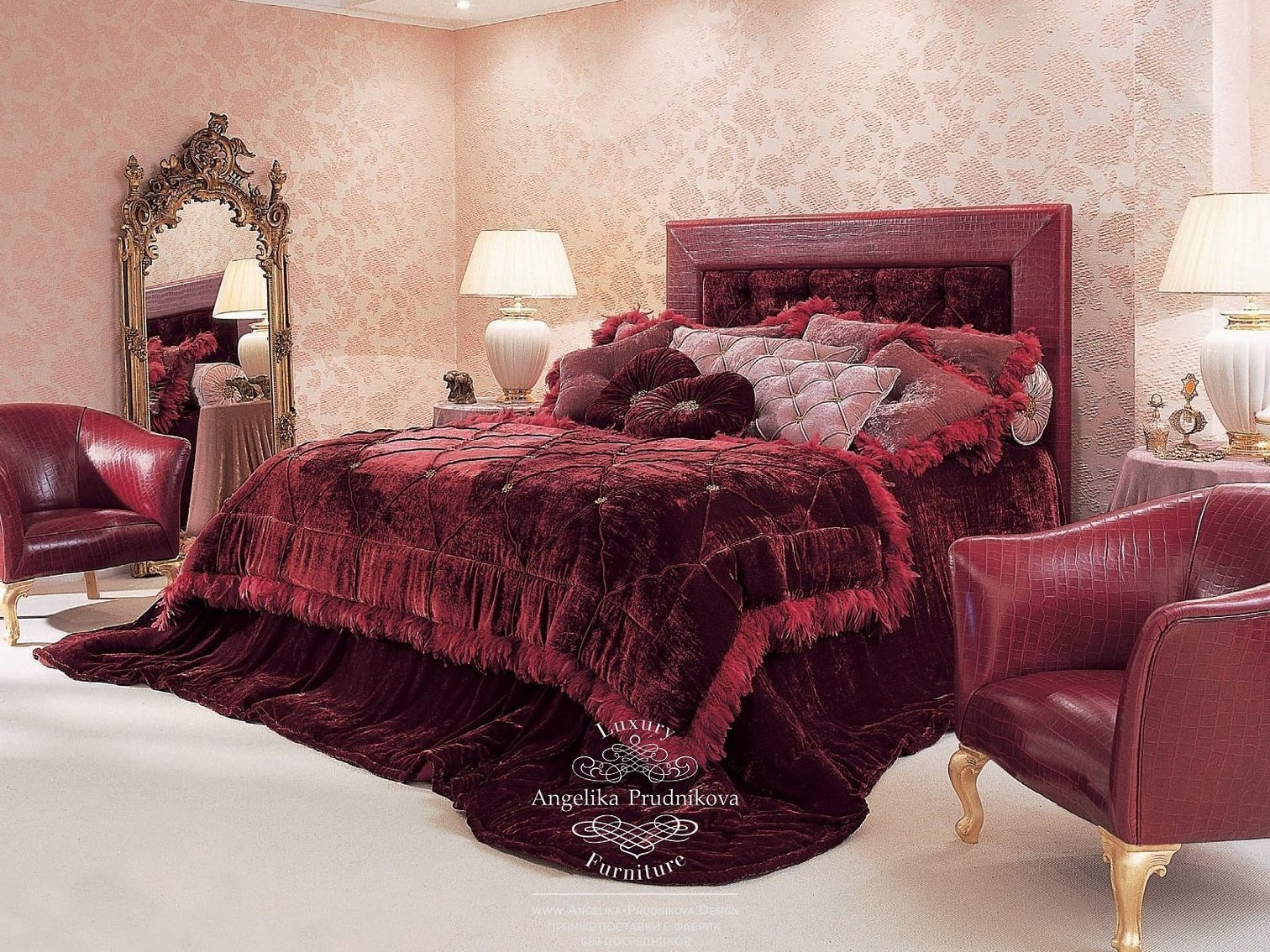 Интерьер итальянской спальни в бордовом цвете