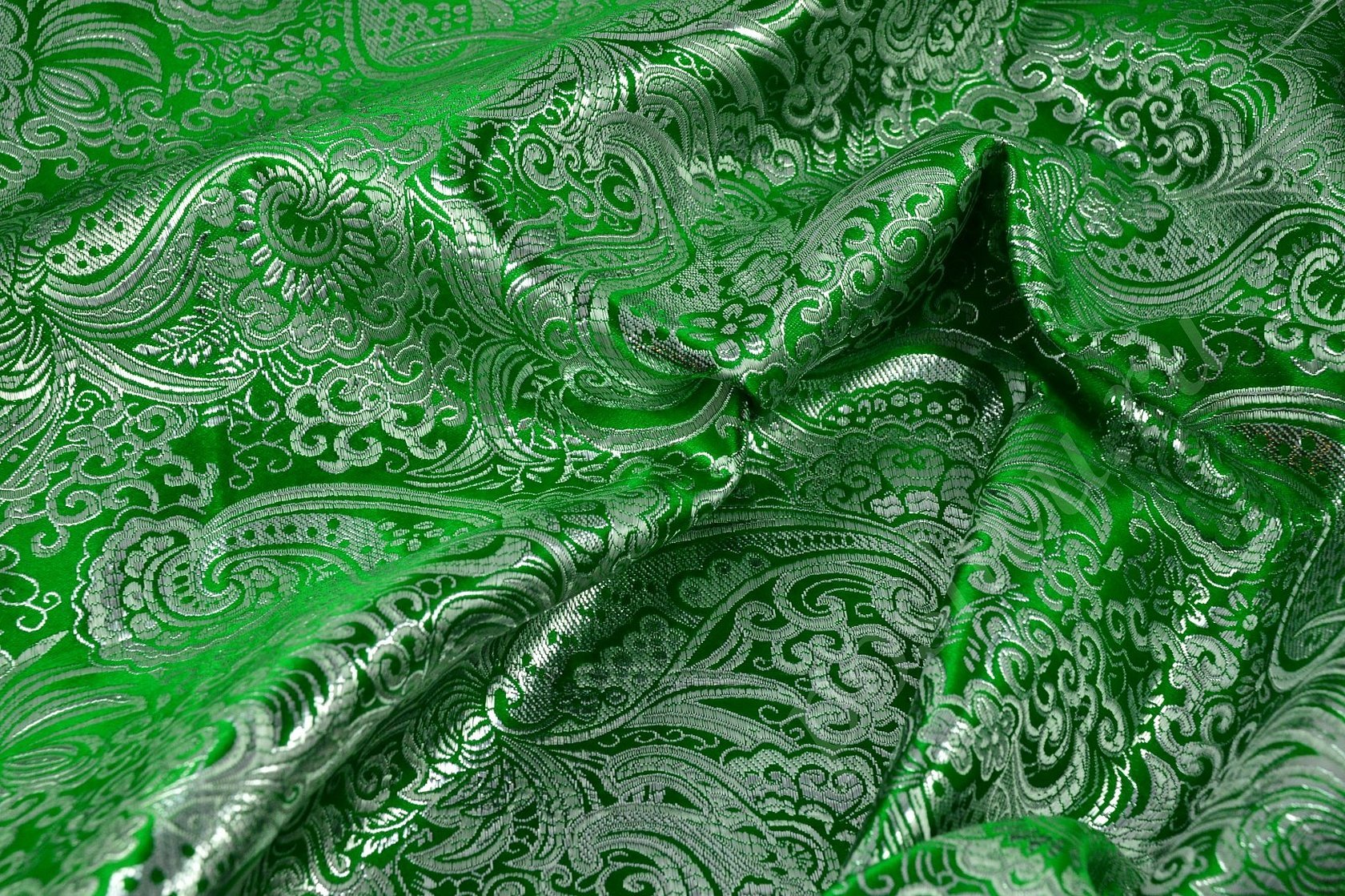 Ткань парча зеленая с узором