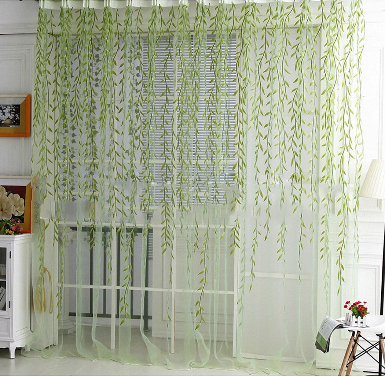 Прозрачные занавески с зелеными цветами
