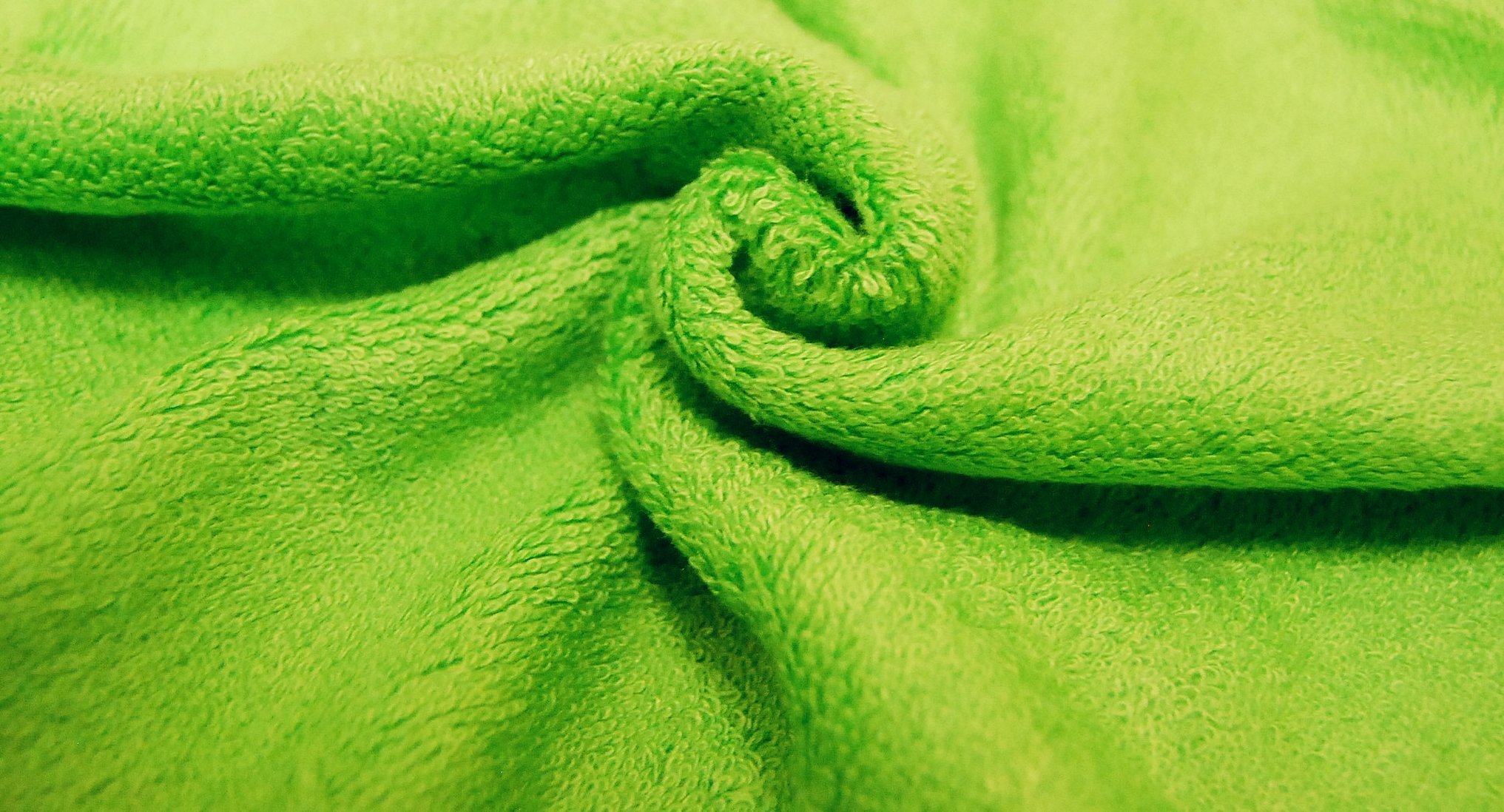 Темно зеленая махровая ткань