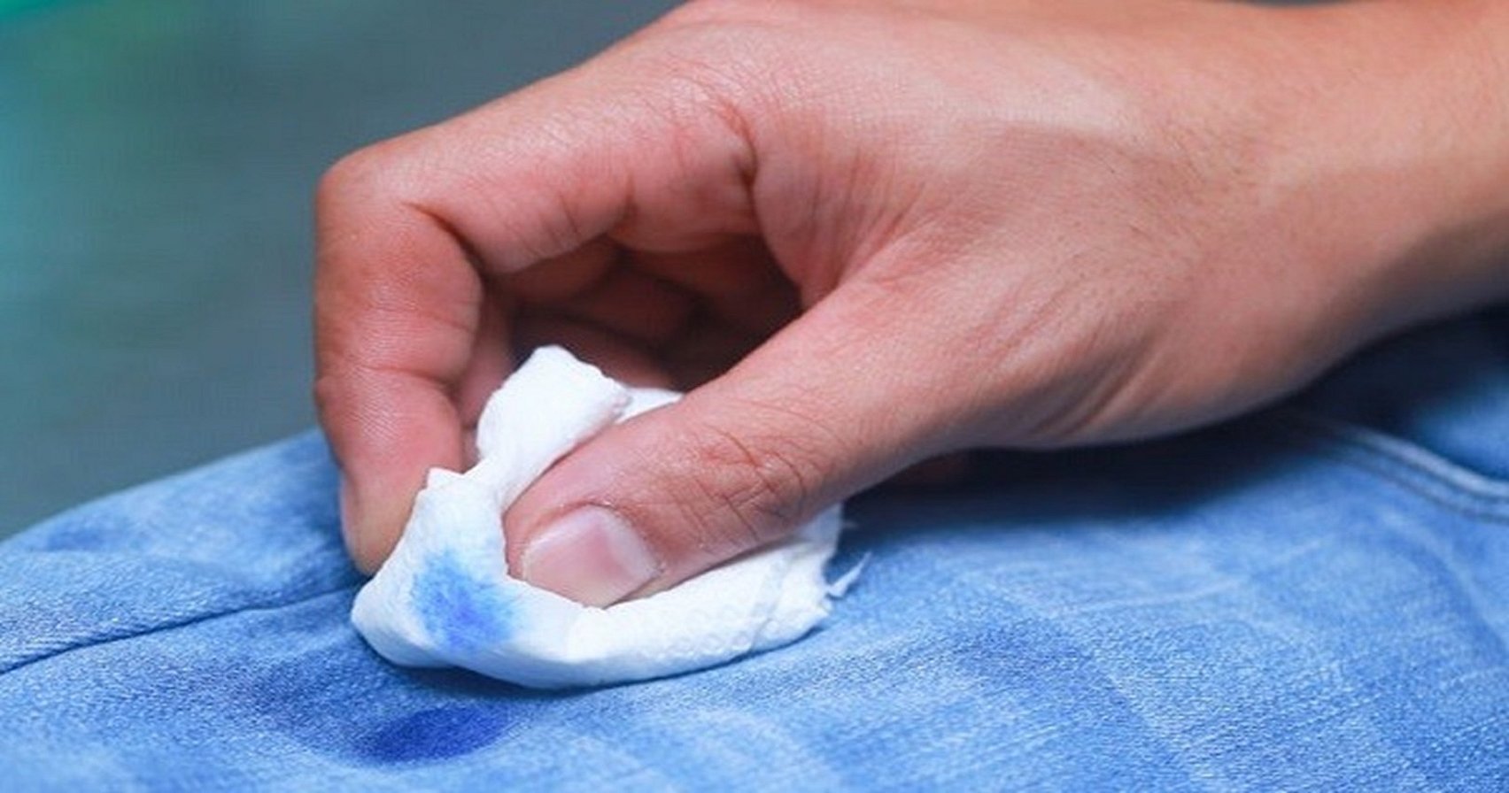 Чем можно отмыть жирные пятна. Выведение пятен с одежды. Выведение пятен с ткани:. Чернильное пятно на ткани. Способы выведения пятен с одежды.