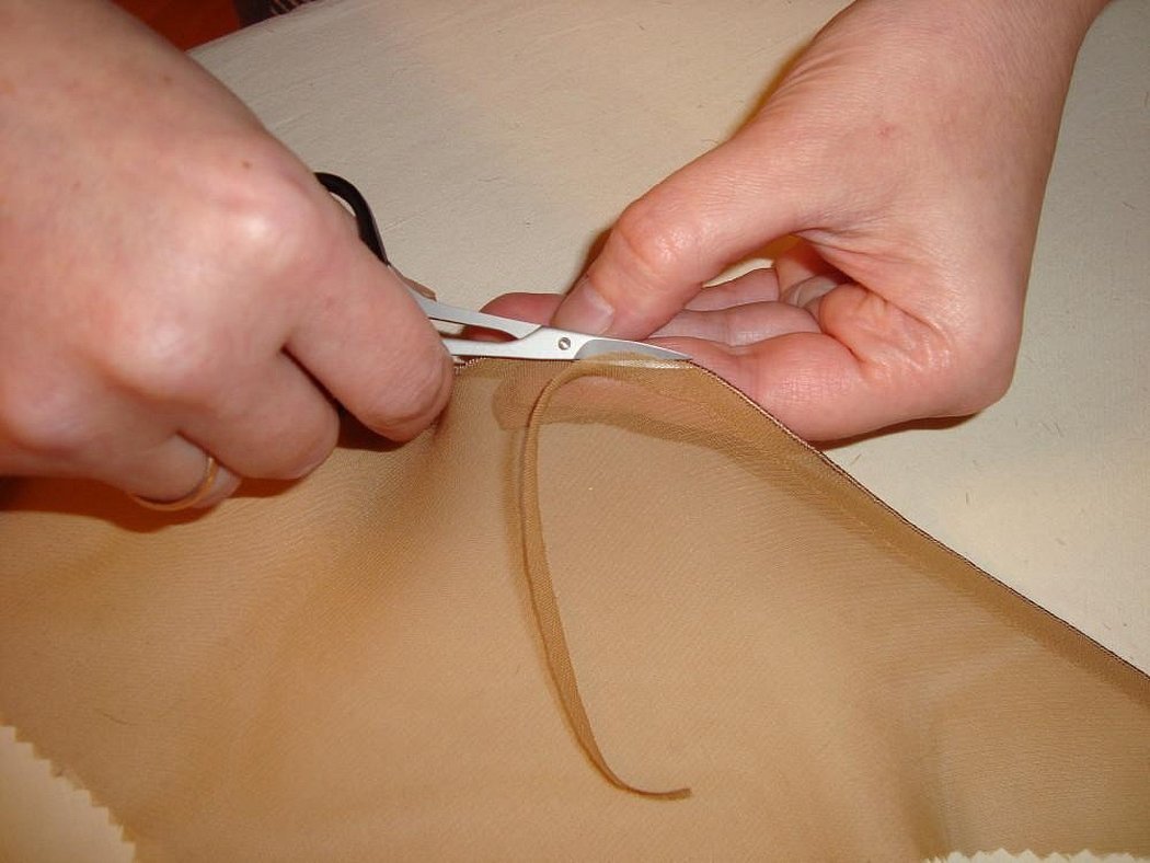 Обработка швов прозрачной ткани