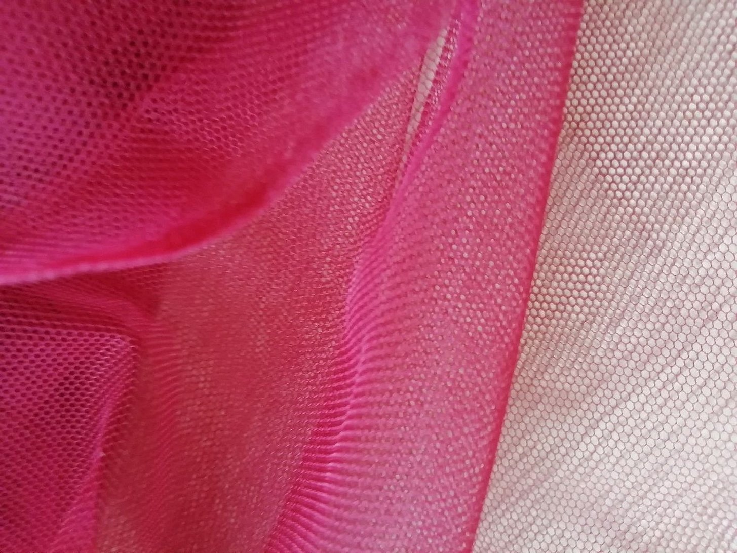 Розовый фатин ткань