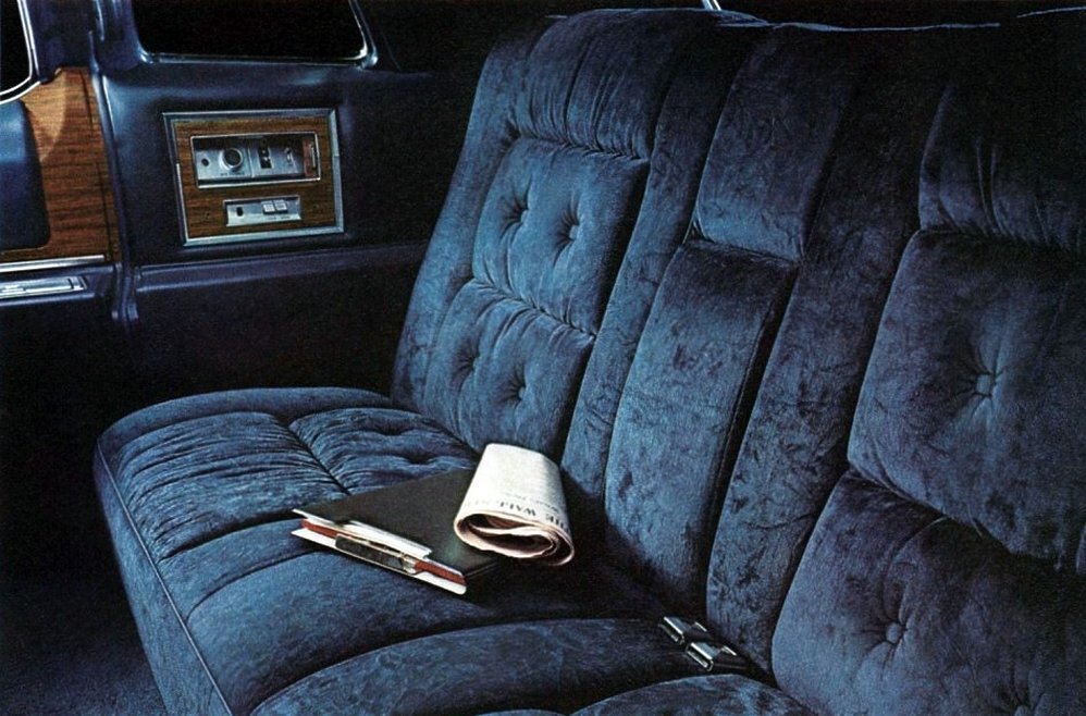 Cadillac fleetwood brougham велюр