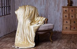 Шелковое одеяло: особенности пледов и покрывал из ткани, свойства и эксплуатация