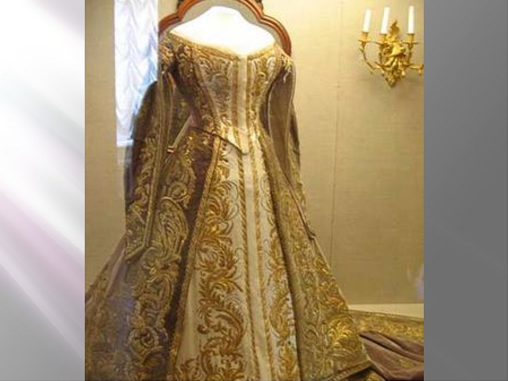 Старинное золотое парчовое платье