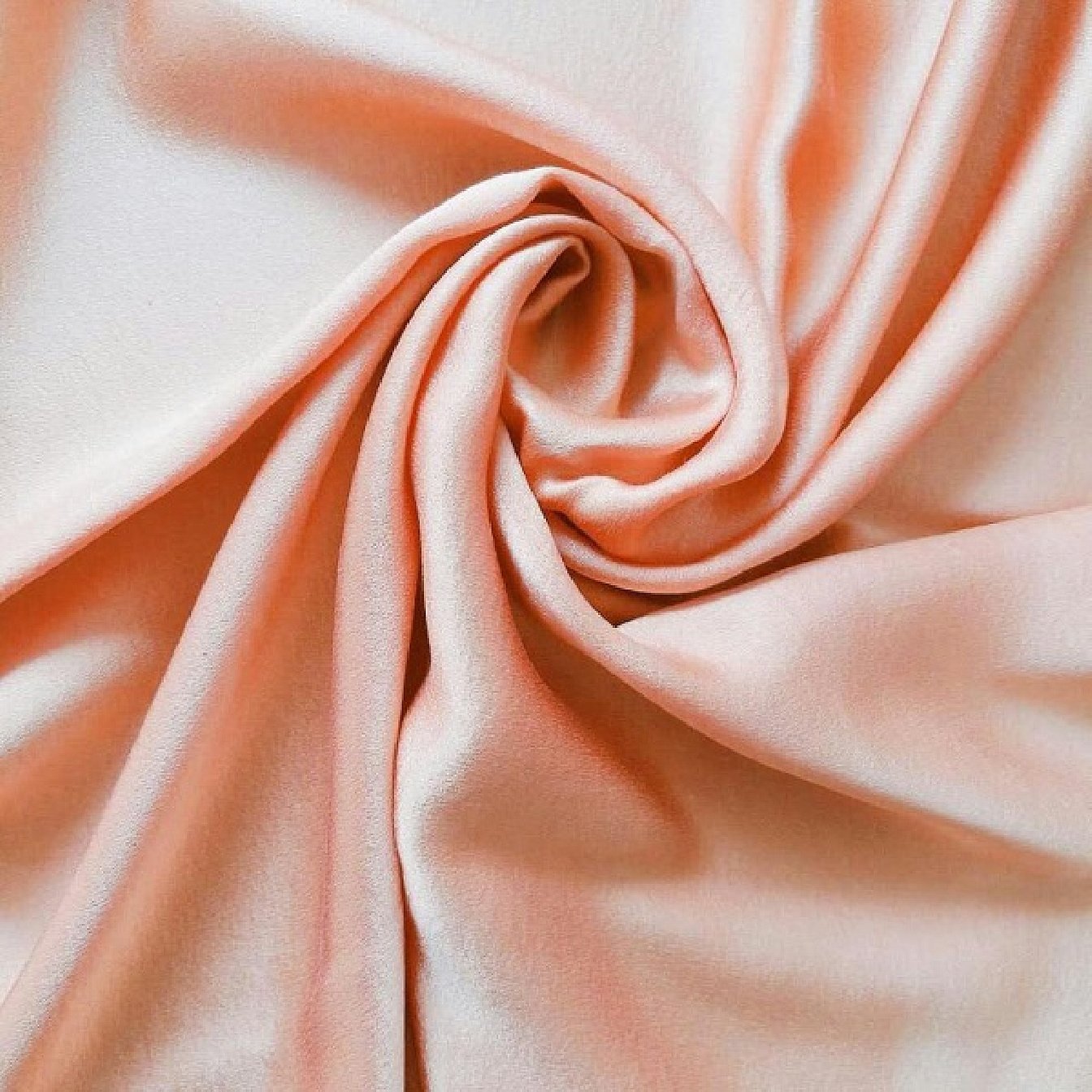 Персиковый цвет атласной ткани