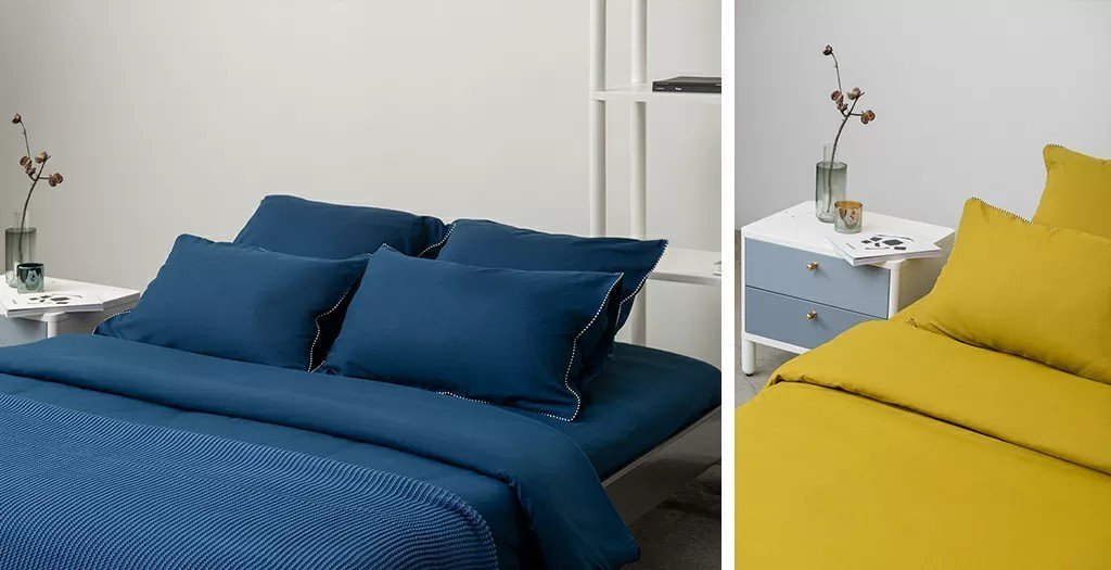 комплекты постельного белья темно-синего и оливкового цветов с контрастным кантом из коллекции Essential бренда Tkano