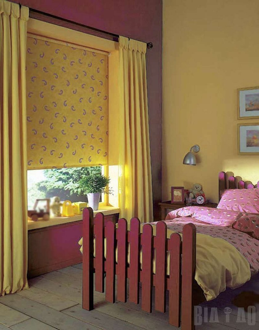 Рулонные шторы в интерьере детской комнаты