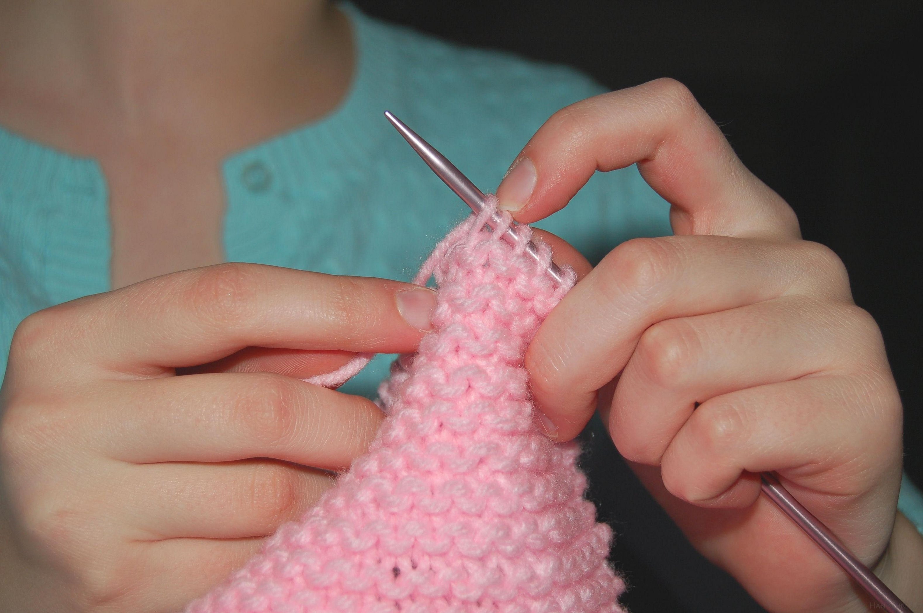 Вязаные работы спицами. Вязание. Вязание крючком. Шарф спицами для начинающих. Вязание крючком для начинающих шарф детский.